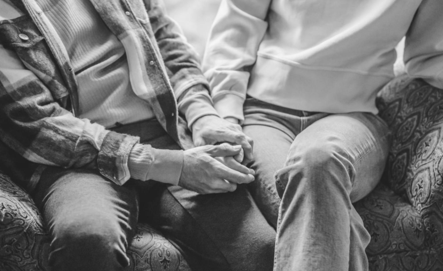 Famiglia unita che rappresenta il risultato di un percorso di crescita completato