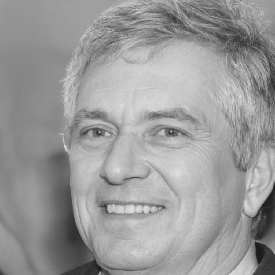 Esperto di sviluppo personale che guida una sessione familiare